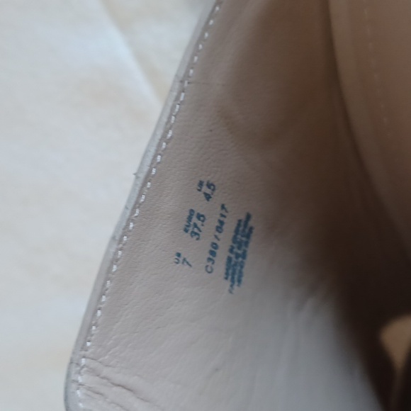 Pour la Victoire, 4in open toed cream and beige lattice slide heels. Sz 7 - Picture 5 of 7